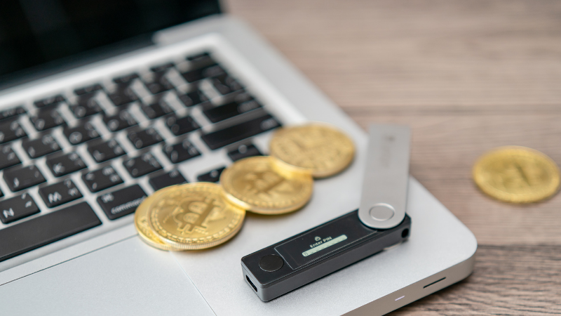 Аппаратные кошельки против программных кошельков.